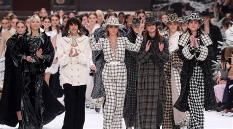 At Chanel, the Fashion World Says a Final Goodbye to Karl 